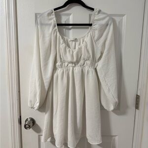 Elegant White Long Sleeve Dress